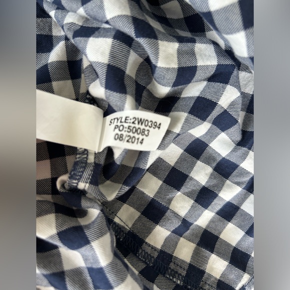 Vineyard Vines | White and Navy Long Sleeve Button Up | Size 00 - Picture 8 of 10